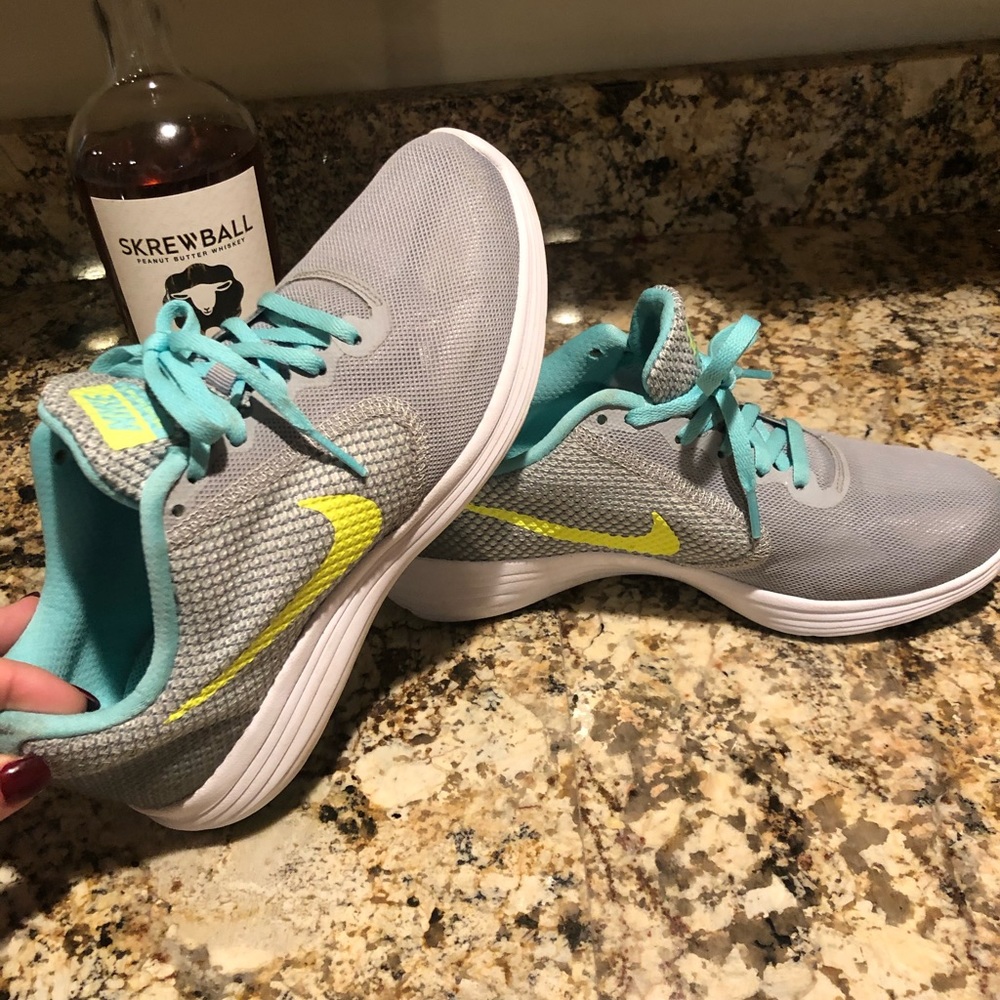 NIKE Sneakers